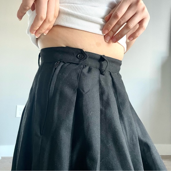 Cotton Black Pleat Skirt - Picture 5 of 6